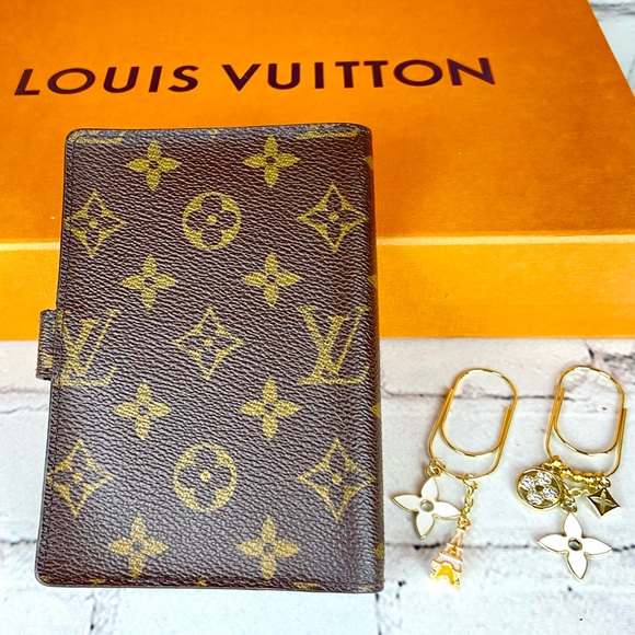 Louis Vuitton PM Size Planner Agenda with paper clips - Picture 2 of 14